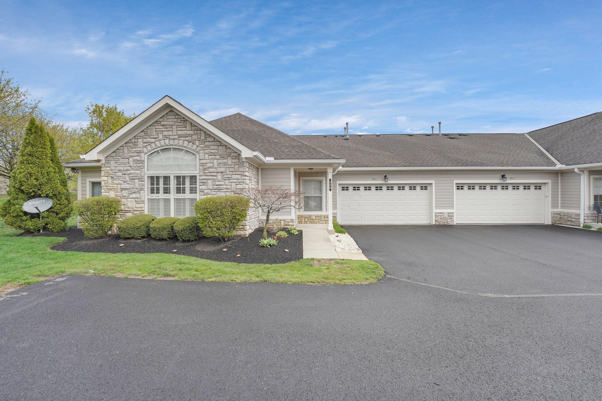 906 Villas Drive, Pataskala, Ohio image 2