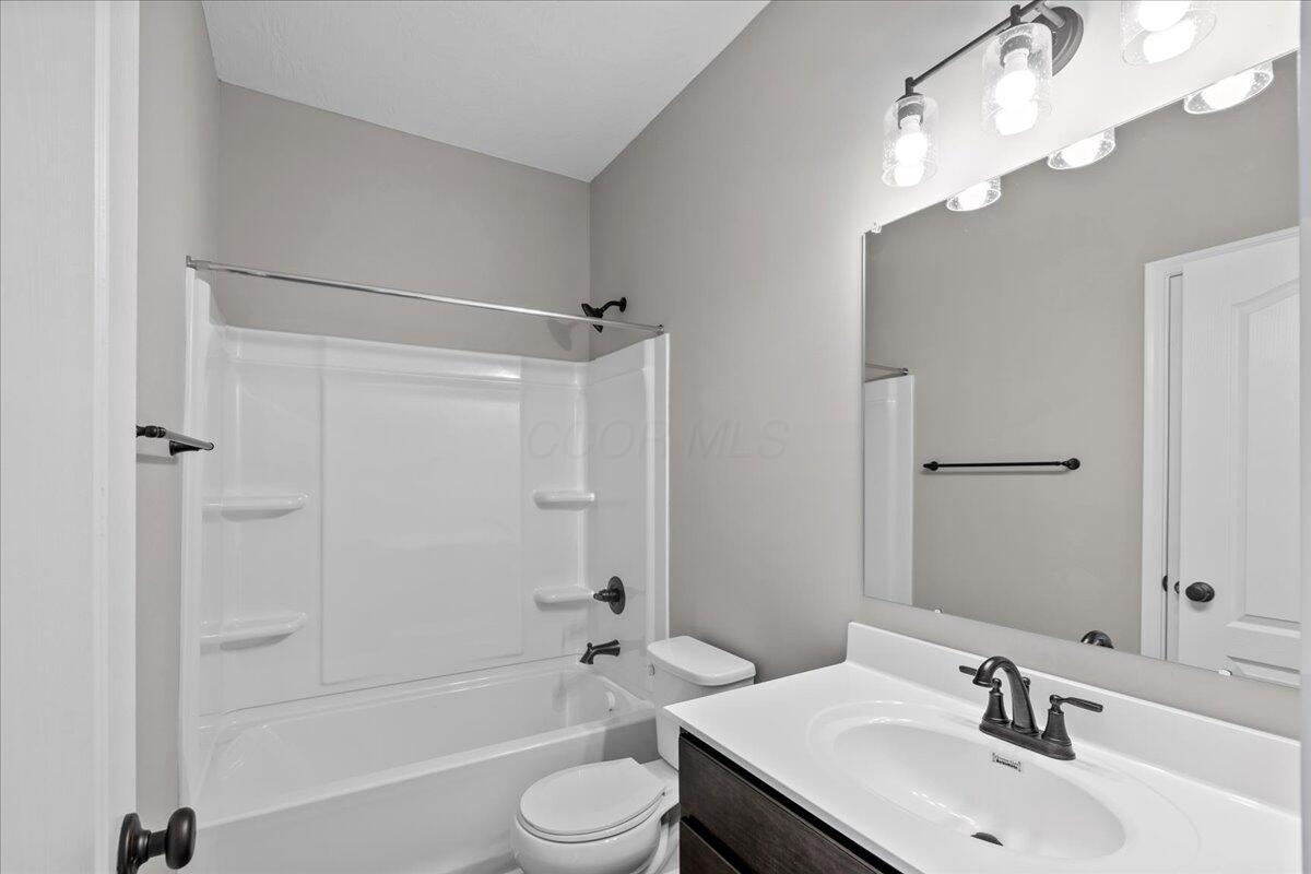 6006 Windcliff Drive, Grove City, Ohio image 25