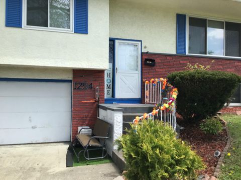 Photo of 1294 Maize Court, Columbus, OH 43229 (MLS # 226011676)