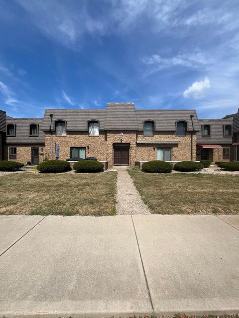 Photo of 625 Country Club Drive B12 #B12, Newark, OH 43055 (MLS # 225035266)