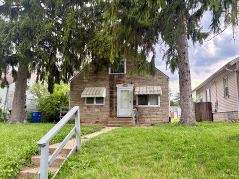 Photo of 2629 Grasmere Avenue, Columbus, OH 43211 (MLS # 226023762)