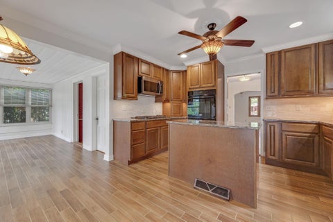 Tiny photo for 35 Brevoort Road, Columbus, OH 43214 (MLS # 226023813)