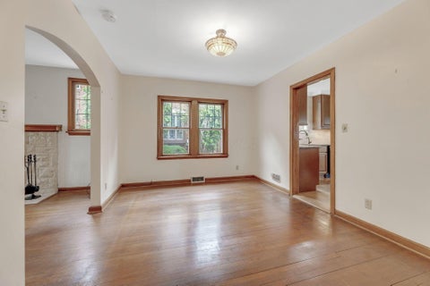 Tiny photo for 35 Brevoort Road, Columbus, OH 43214 (MLS # 226023813)