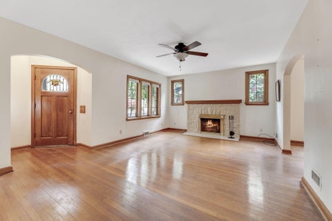 Tiny photo for 35 Brevoort Road, Columbus, OH 43214 (MLS # 226023813)