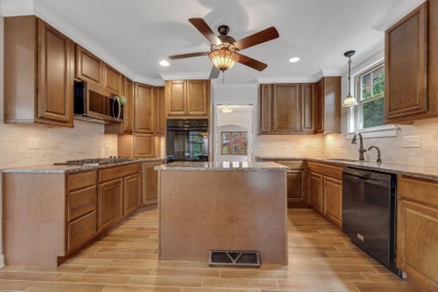 Tiny photo for 35 Brevoort Road, Columbus, OH 43214 (MLS # 226023813)