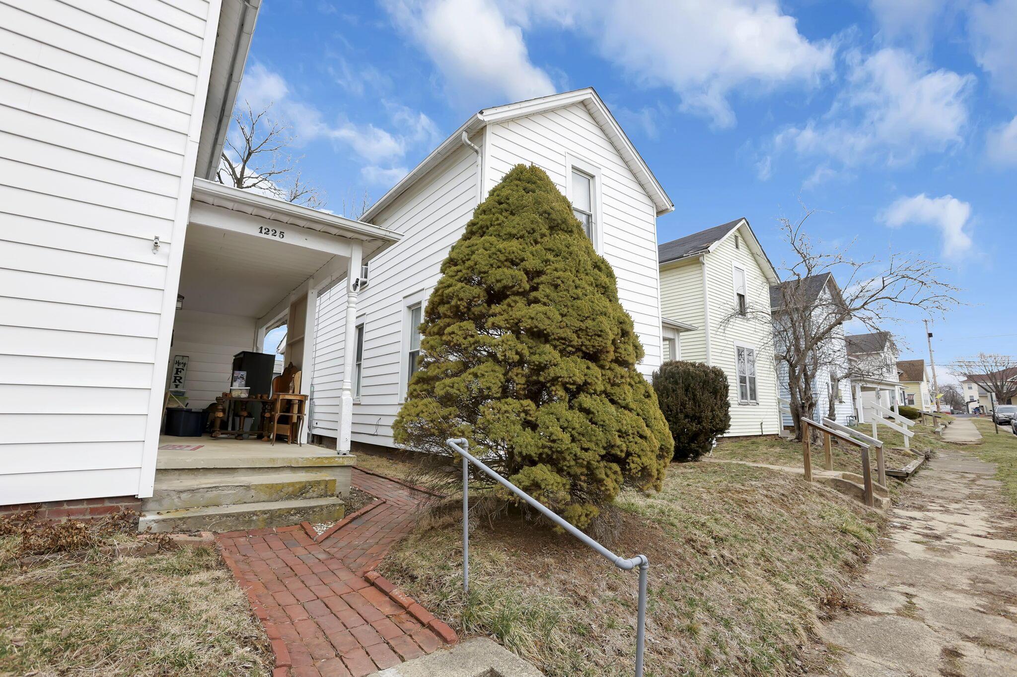 1227 E Chestnut Street, Lancaster, Ohio image 4