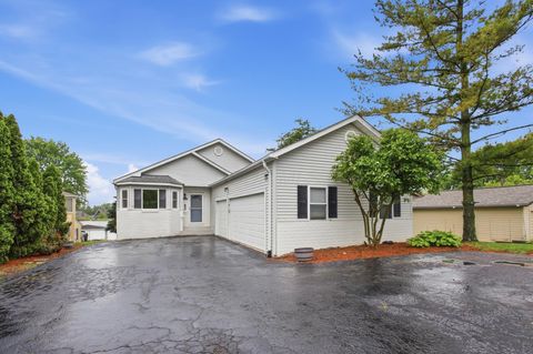 Photo of 2583 W Choctaw Drive, London, OH 43140 (MLS # 226018112)