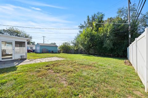 Tiny photo for 3881 Lexmont Road S, Columbus, OH 43228 (MLS # 225037786)