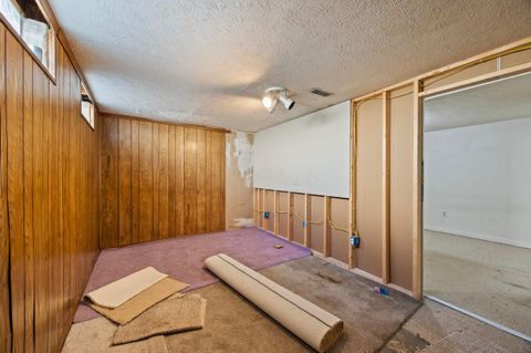 Tiny photo for 3881 Lexmont Road S, Columbus, OH 43228 (MLS # 225037786)