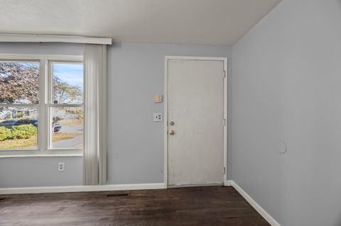 Tiny photo for 3881 Lexmont Road S, Columbus, OH 43228 (MLS # 225037786)