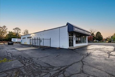 Photo of 2419 E High Street, Springfield, OH 45505 (MLS # 226005550)