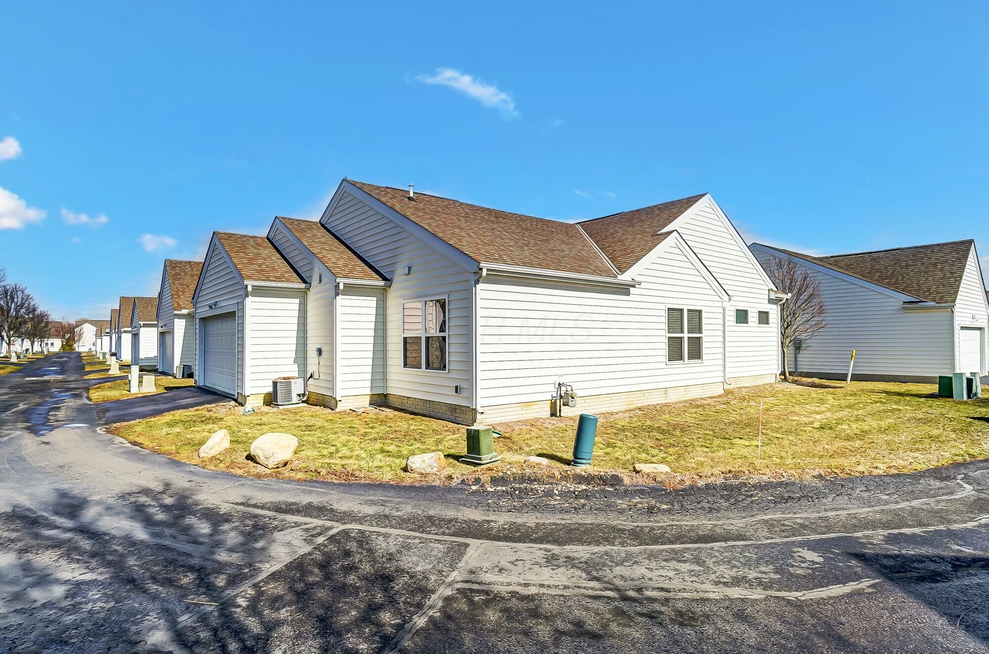 5559 Tumbling Creek Drive #54, Dublin, Ohio image 31