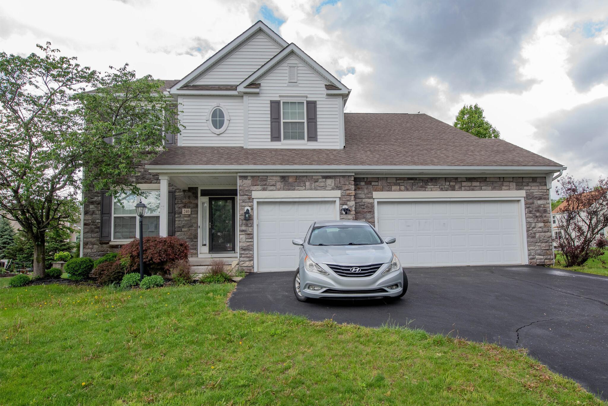 240 Fox Glen Drive, Pickerington, Ohio image 2