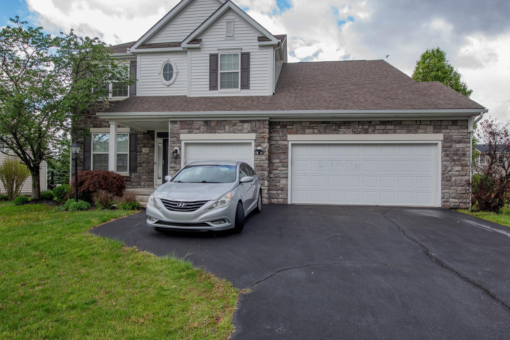 240 Fox Glen Drive, Pickerington, Ohio image 1