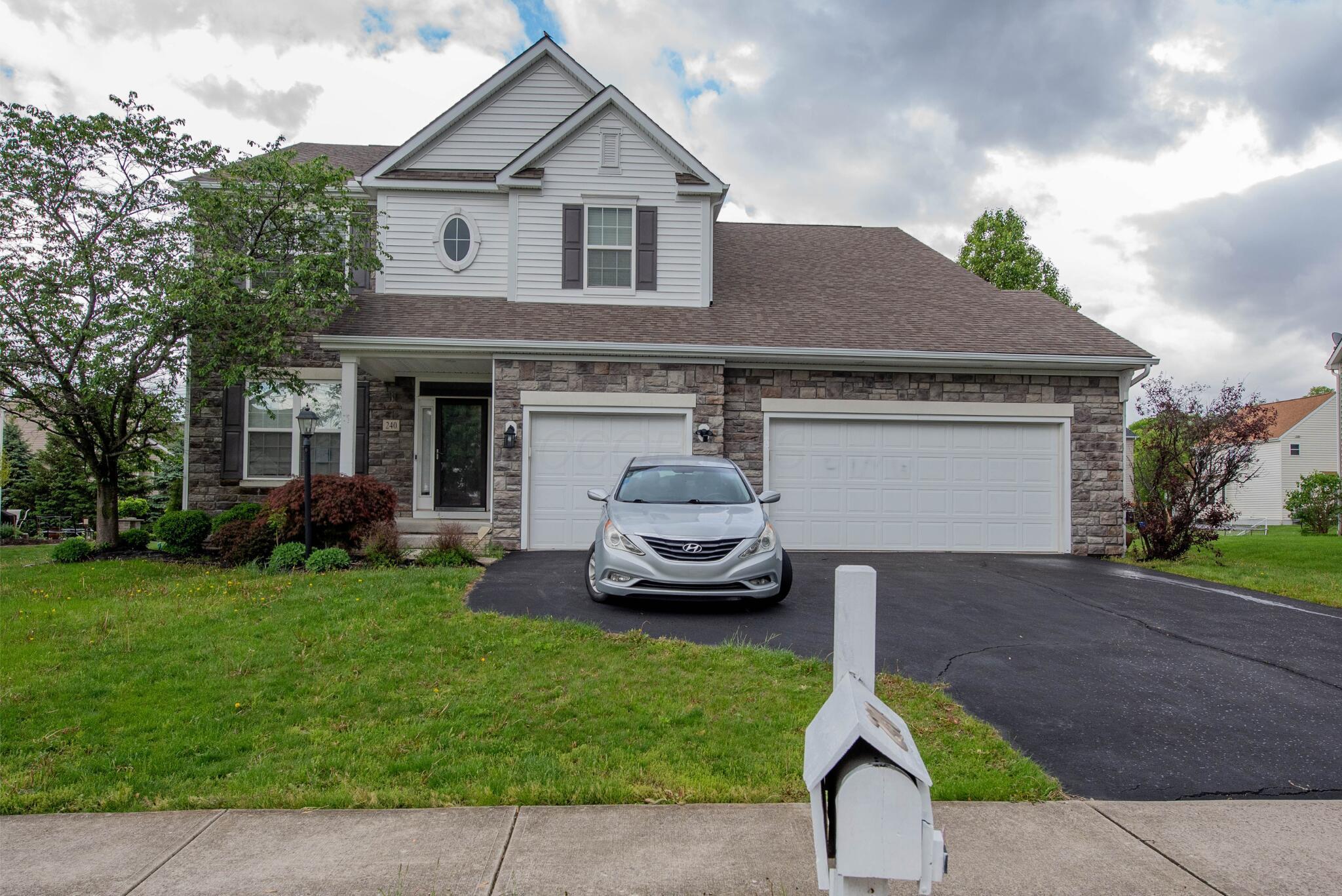 240 Fox Glen Drive, Pickerington, Ohio image 3