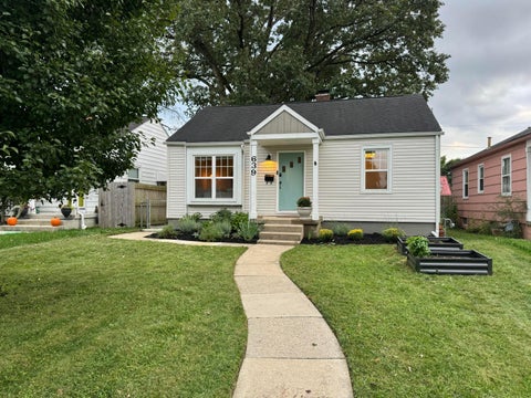 Photo of 639 E Jeffrey Place, Columbus, OH 43214 (MLS # 226036005)