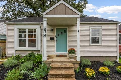 Photo of 639 E Jeffrey Place, Columbus, OH 43214 (MLS # 226036005)