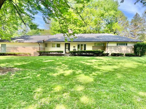 Photo of 1813 Bledsoe Drive, Bellbrook, OH 45305 (MLS # 226013048)