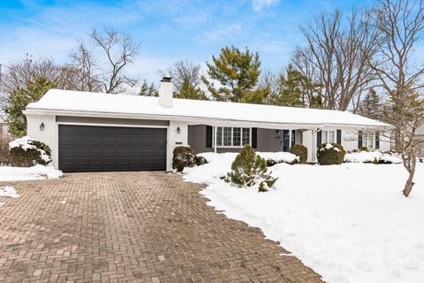 Photo of 2200 Nayland Road, Columbus, OH 43220 (MLS # 226005356)