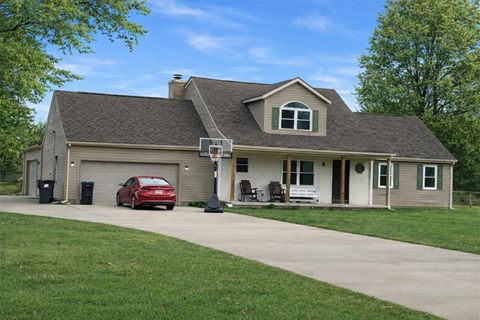 Photo of 9724 Palmer Road NW, Pataskala, OH 43062 (MLS # 226003079)
