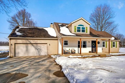 Photo of 9724 Palmer Road NW, Pataskala, OH 43062 (MLS # 226003079)