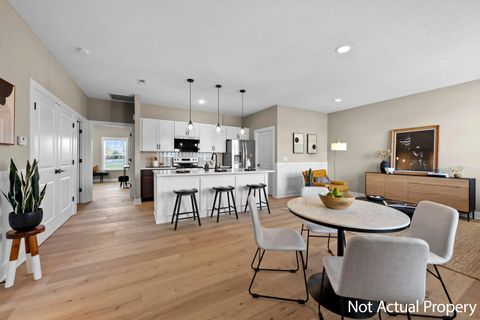 Tiny photo for 5604 Apothecary Way 4 #4, New Albany, OH 43054 (MLS # 225043284)