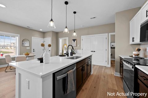 Tiny photo for 5604 Apothecary Way 4 #4, New Albany, OH 43054 (MLS # 225043284)