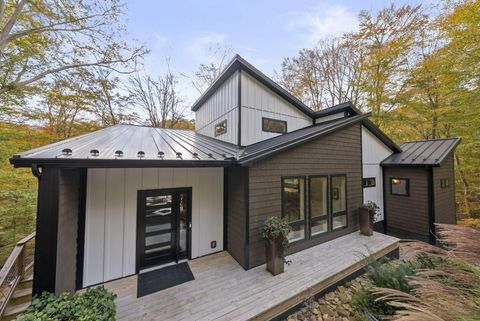 Photo of 1633 Cardinal Hill Lane, Sugar Grove, OH 43155 (MLS # 226003230)