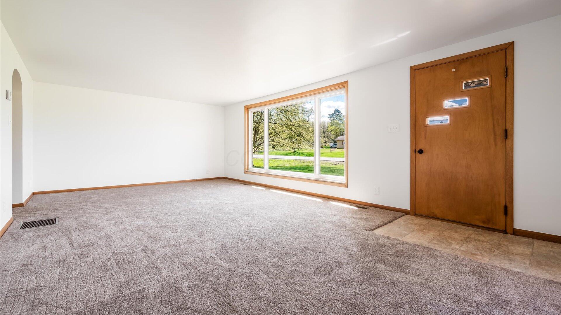 3675 Kay Drive, Zanesville, Ohio image 3