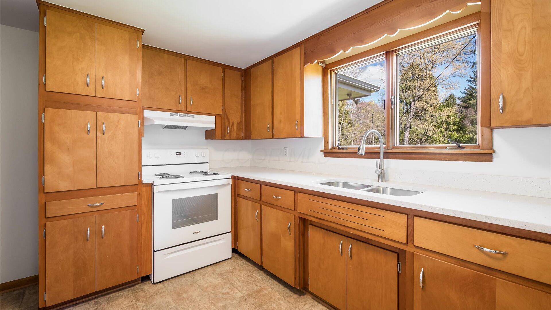 3675 Kay Drive, Zanesville, Ohio image 6