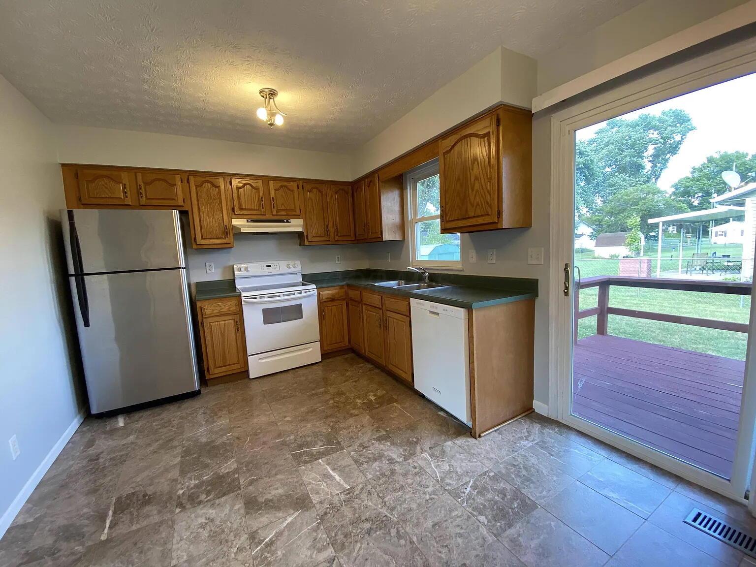 242 Weis Street, Logan, Ohio image 3