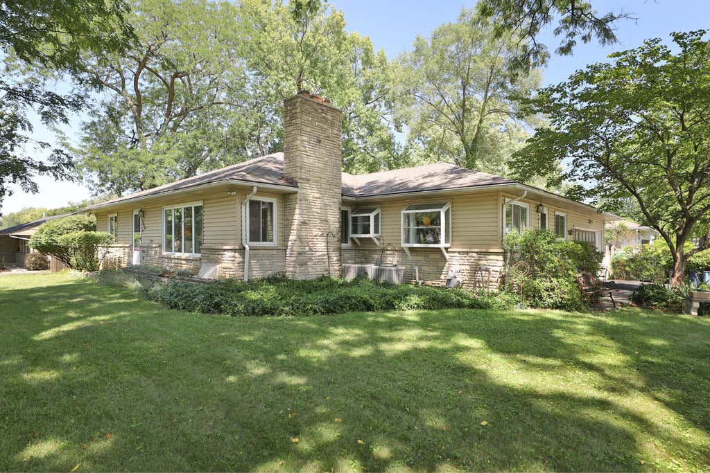 Photo of 306 Pinney Drive, Worthington, OH 43085 (MLS # 226029908)