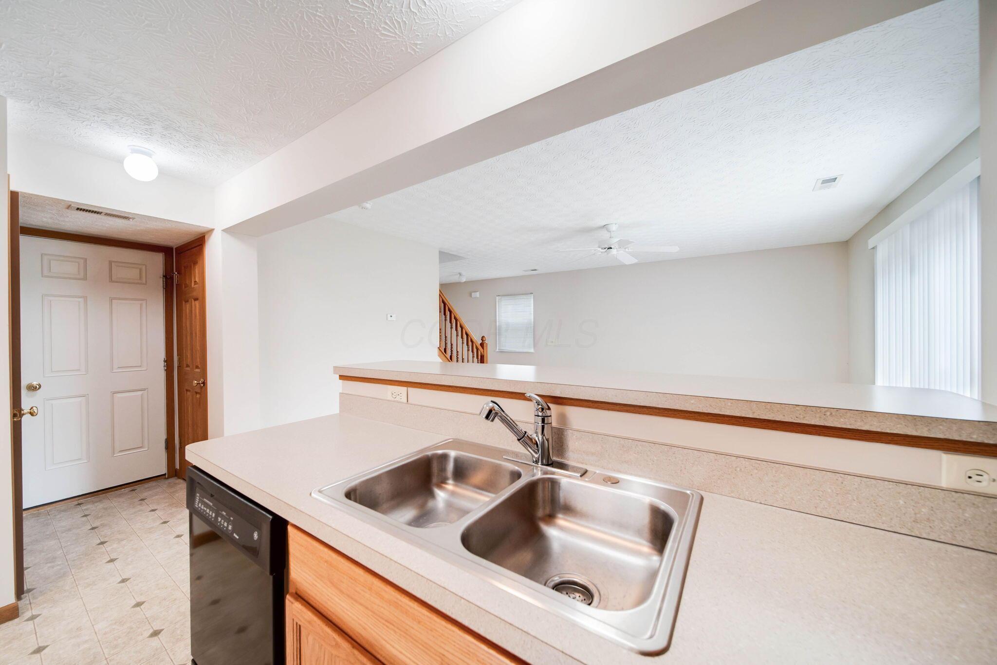 5787 Stonepath Drive, Hilliard, Ohio image 12
