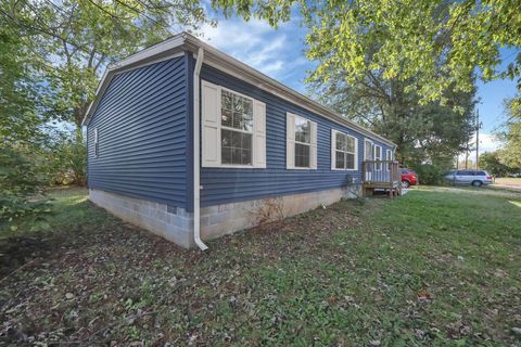 Tiny photo for 350 Ray Avenue, Circleville, OH 43113 (MLS # 225037763)