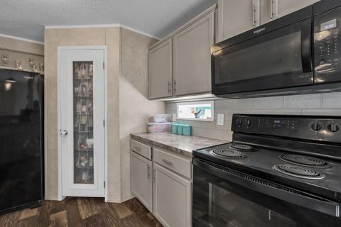 Tiny photo for 350 Ray Avenue, Circleville, OH 43113 (MLS # 225037763)