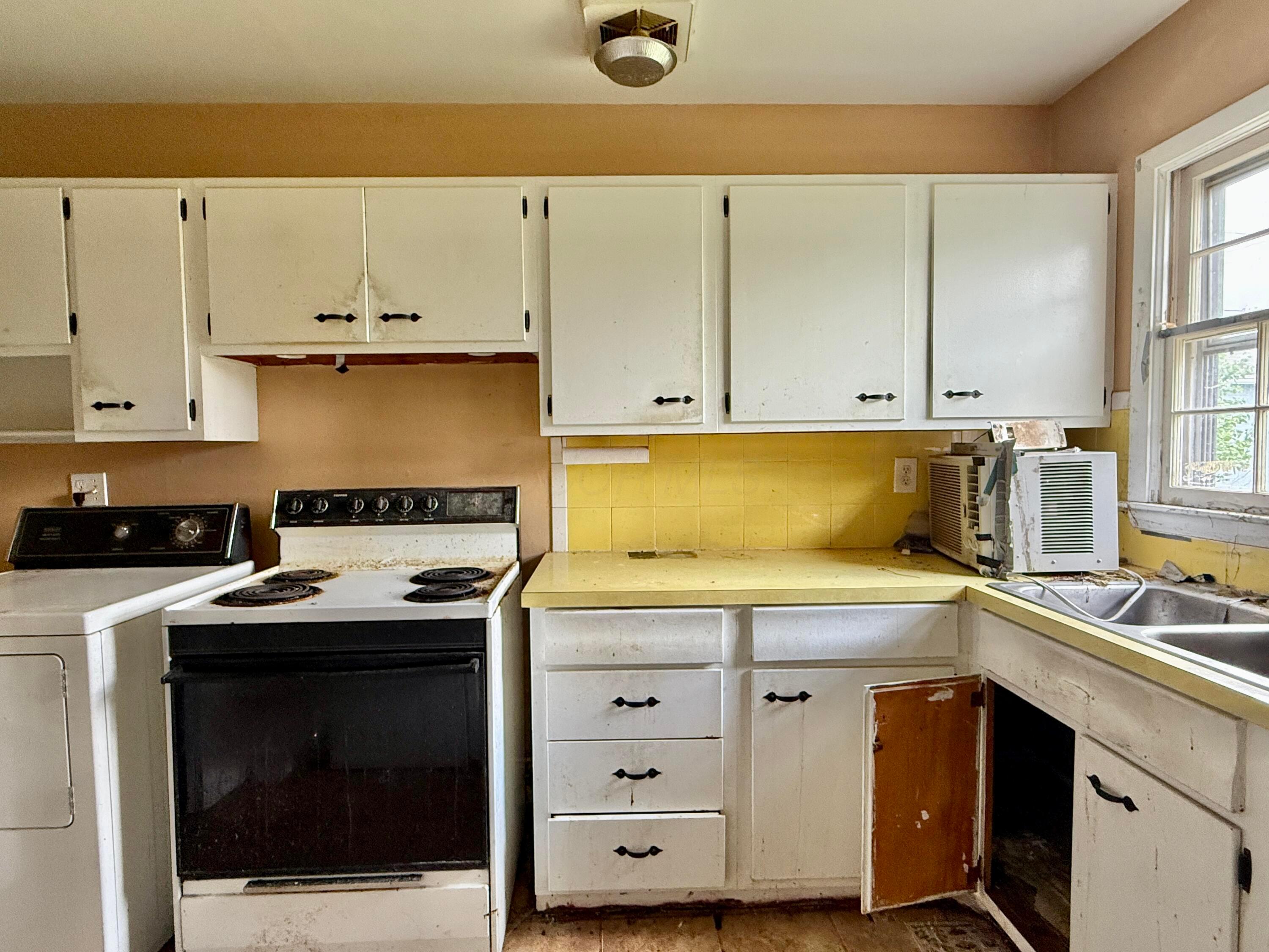 1300 Evaline Drive, Columbus, Ohio image 9