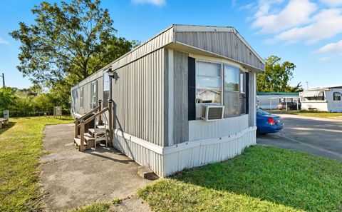 Photo of 678 SE Robinson SE Lot 101 #Lot 101, Washington Court House, OH 43160 (MLS # 226000733)