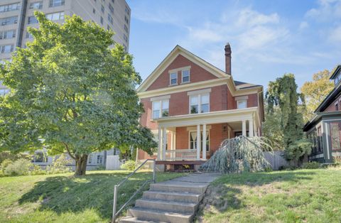 Photo of 31 N Woodland Avenue, Columbus, OH 43203 (MLS # 225040345)