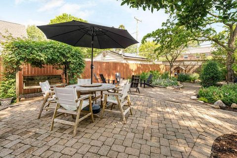 Tiny photo for 580 Richards Road, Columbus, OH 43214 (MLS # 226019662)
