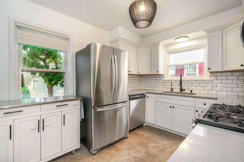 Tiny photo for 580 Richards Road, Columbus, OH 43214 (MLS # 226019662)