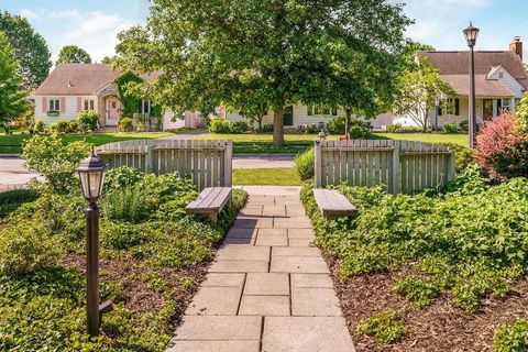 Tiny photo for 580 Richards Road, Columbus, OH 43214 (MLS # 226019662)