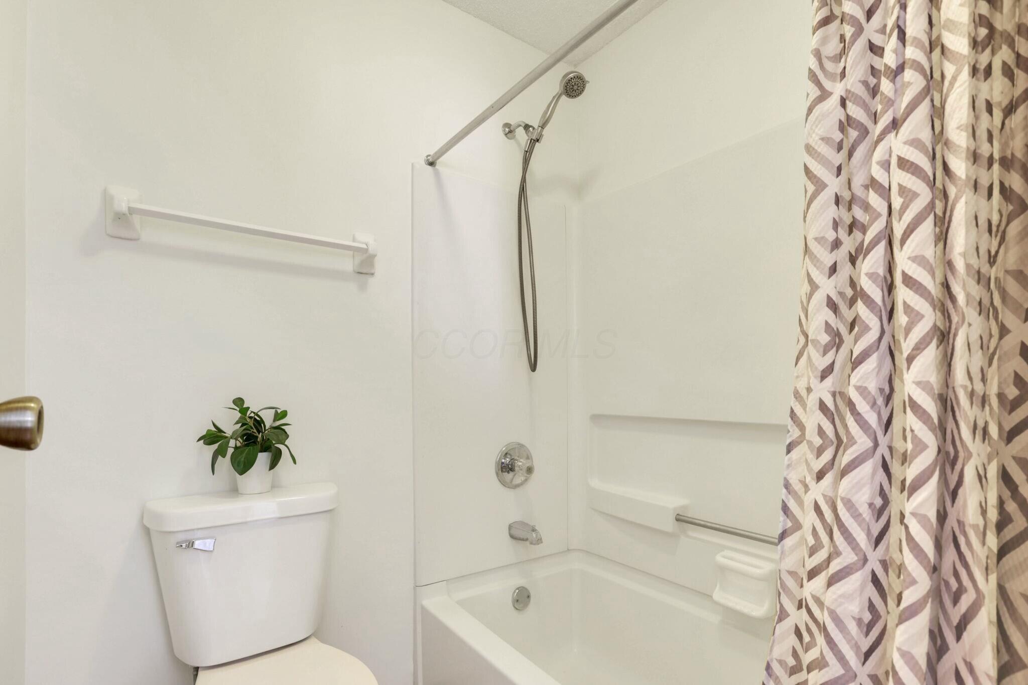 4877 Springdale Boulevard, Hilliard, Ohio image 29