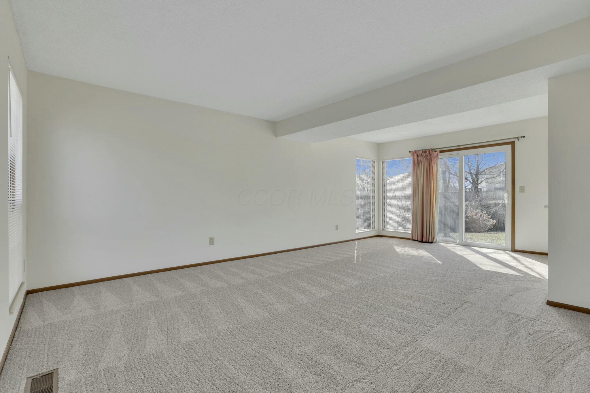 4877 Springdale Boulevard, Hilliard, Ohio image 8
