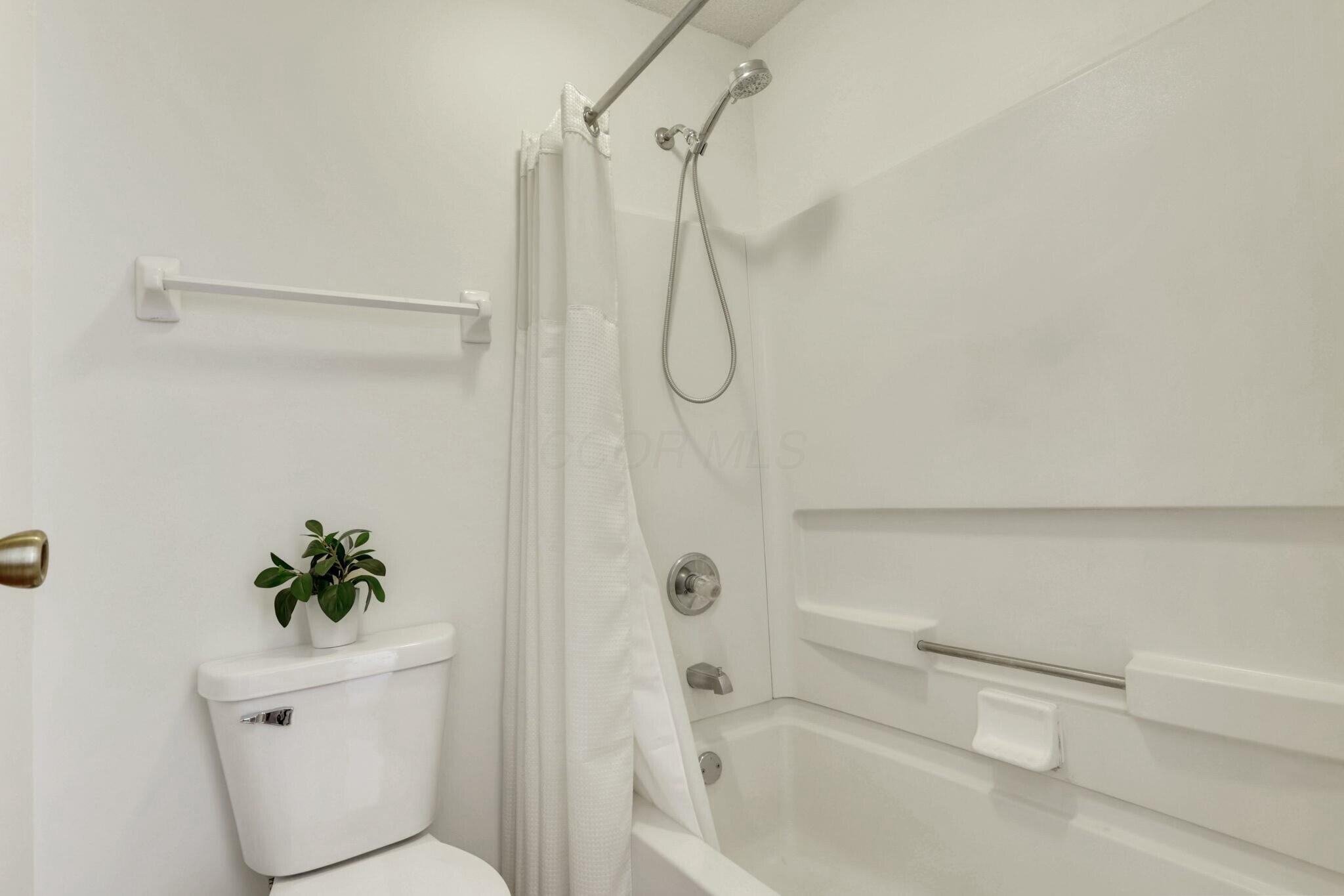 4877 Springdale Boulevard, Hilliard, Ohio image 34
