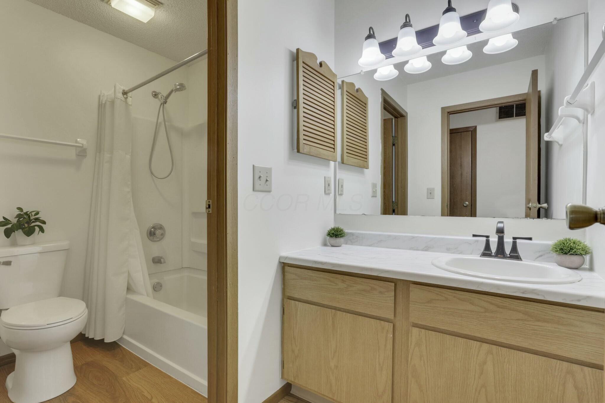 4877 Springdale Boulevard, Hilliard, Ohio image 33