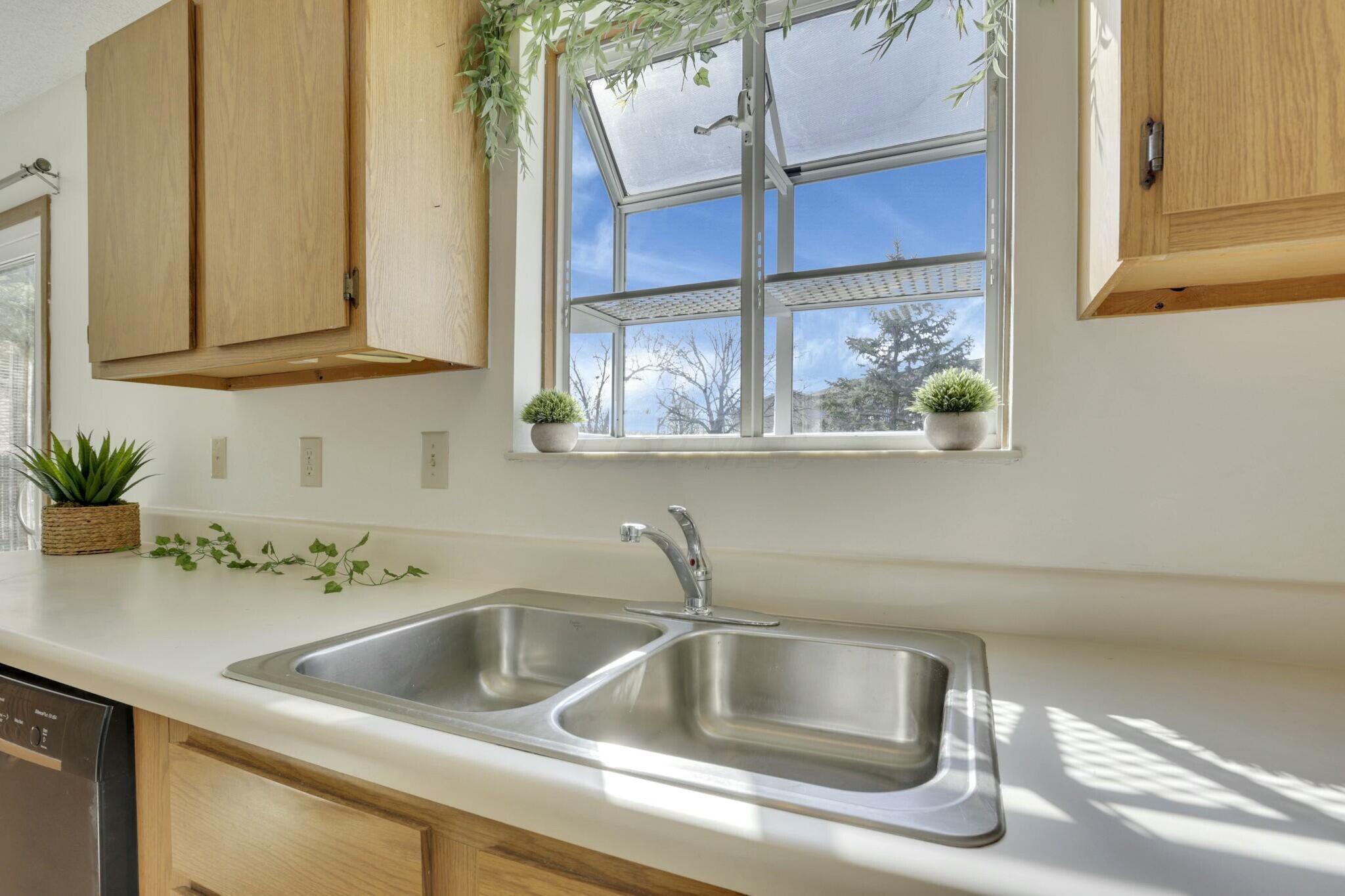 4877 Springdale Boulevard, Hilliard, Ohio image 16