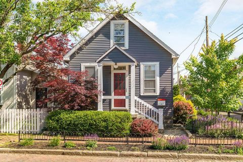 Photo of 204 Jackson Street, Columbus, OH 43206 (MLS # 226016659)