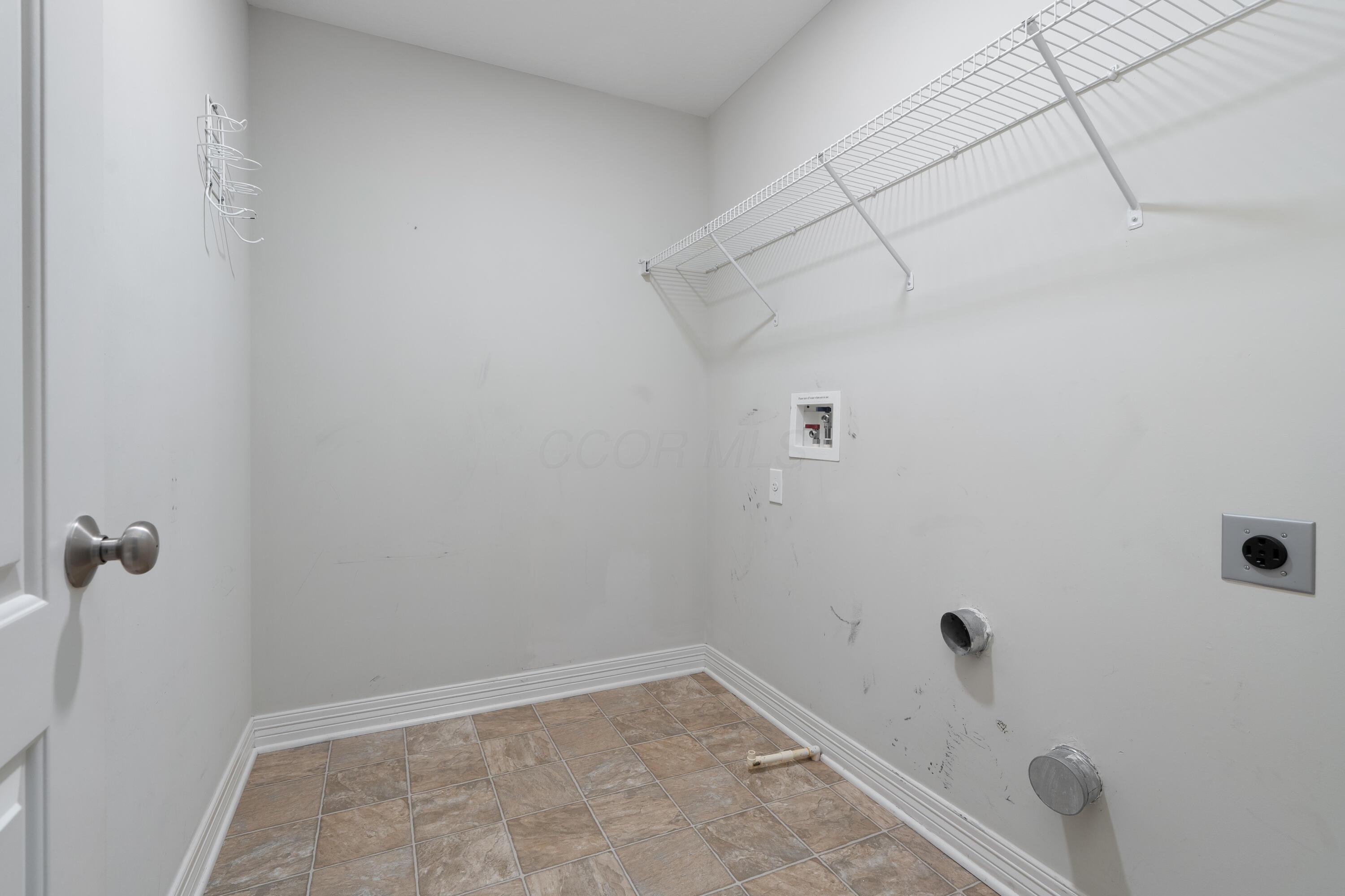 3941 Nordman Fir Drive, Grove City, Ohio image 33