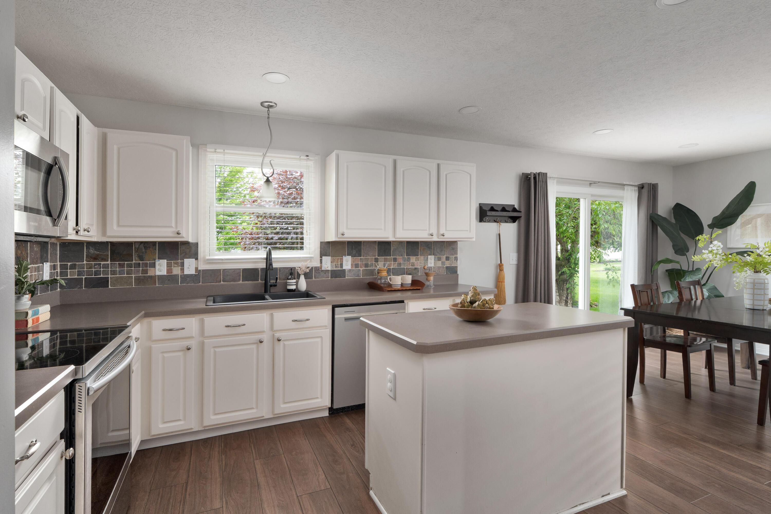 3941 Nordman Fir Drive, Grove City, Ohio image 15