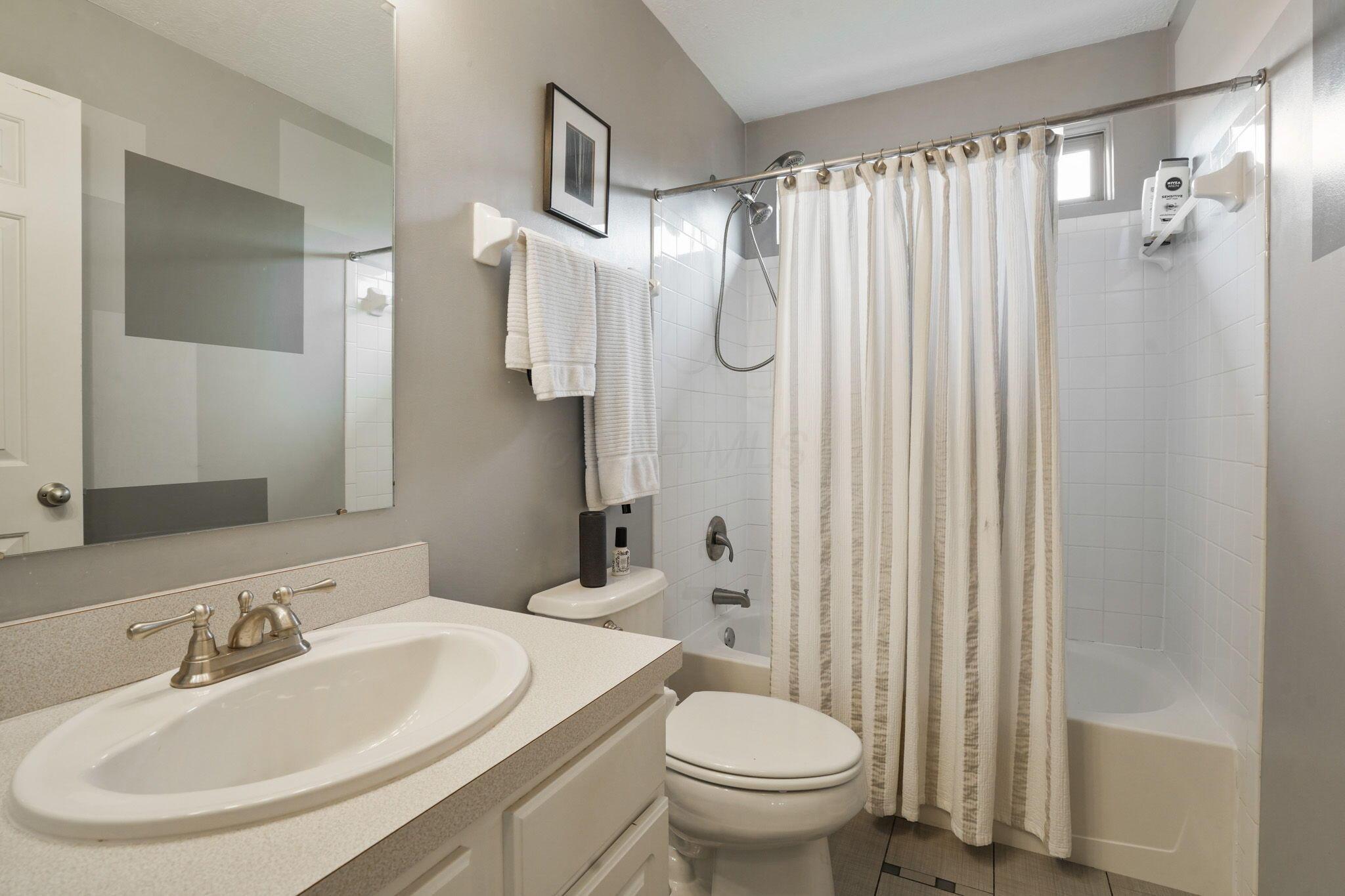 3998 Kul Circle, Hilliard, Ohio image 34